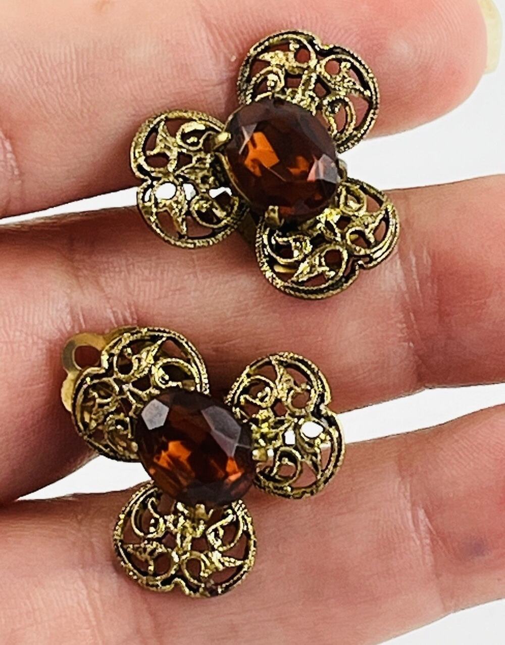 Vintage Gold Tone Filigree Clip Earrings Amber Color Leaf Flower Clover Victoria